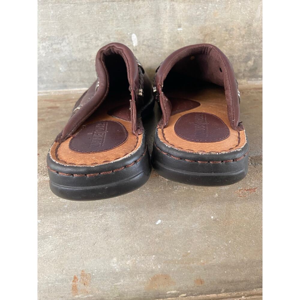 Minnetonka brown leather clog with silver tone hardware - Picture 7 of 8